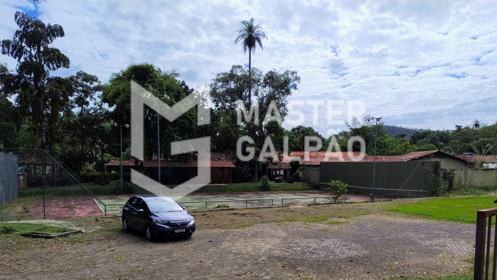 Área de 2.156,95m² com infraestrutura completa para lazer e hospedagem