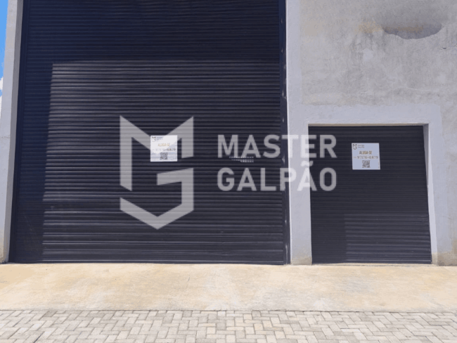 Galpão de 300m² + Pátio para Aluguel