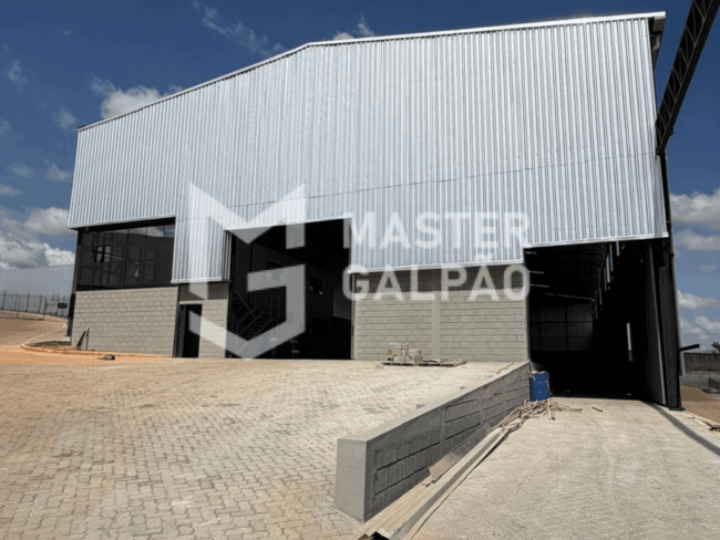 Galpão 2.100m² | Distrito Industrial de Sarzedo/MG Galpão 2.100m² | Distrito Industrial de Sarzedo/MG