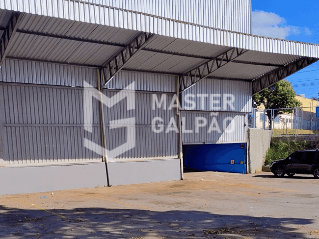 Galpão com pé-direito 10m e acesso a carretas | Contagem/MG Galpão com pé-direito 10m e acesso a carretas | Contagem/MG