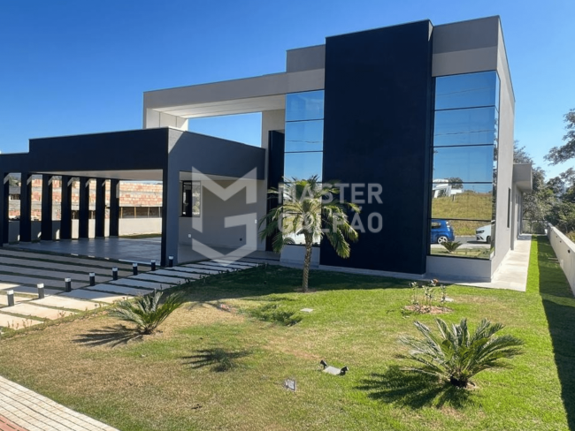Casa com 4 suítes e lazer completo Casa com 4 suítes e lazer completo