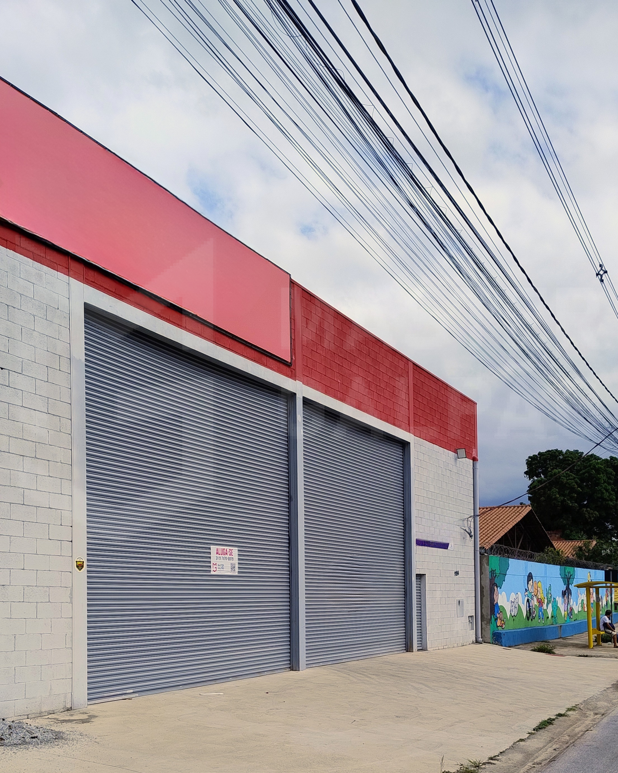 Galpão para Locação em Betim | 360 m² com Portão Automático