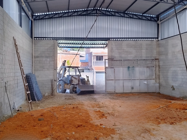 Galpão para Locação em Betim | 310 m² com Mezanino Galpão para Locação em Betim | 310 m² com Mezanino