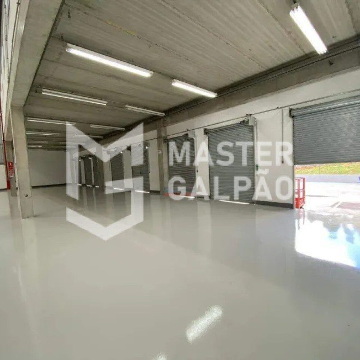 Galpão Premium de 3.600m² com docas para Alugar