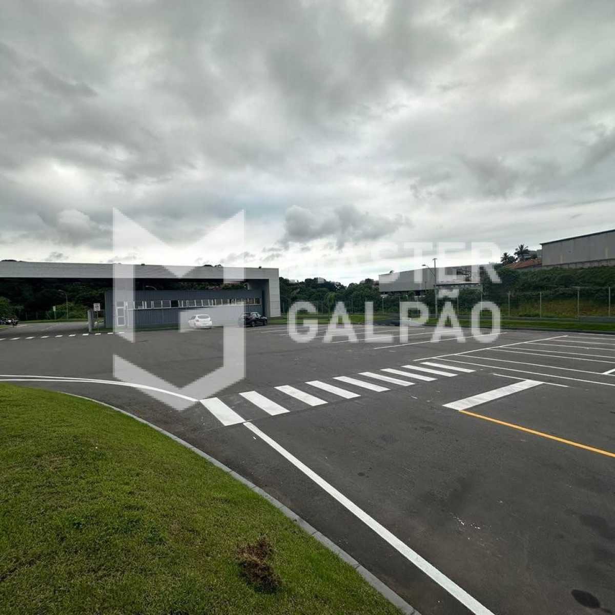 Galpão de 9.568m² com 66 Docas
