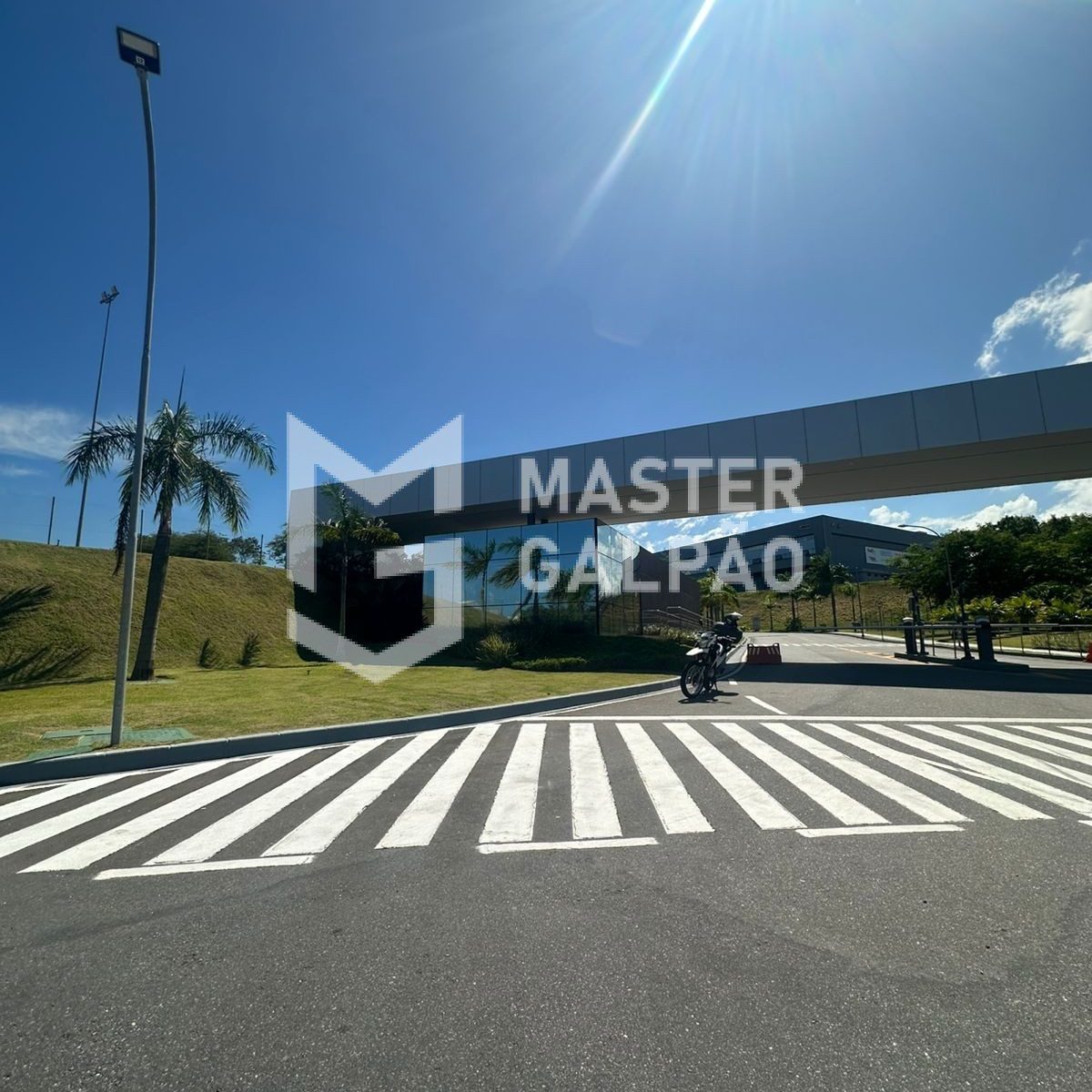 Galpão de 9.568m² com 66 Docas