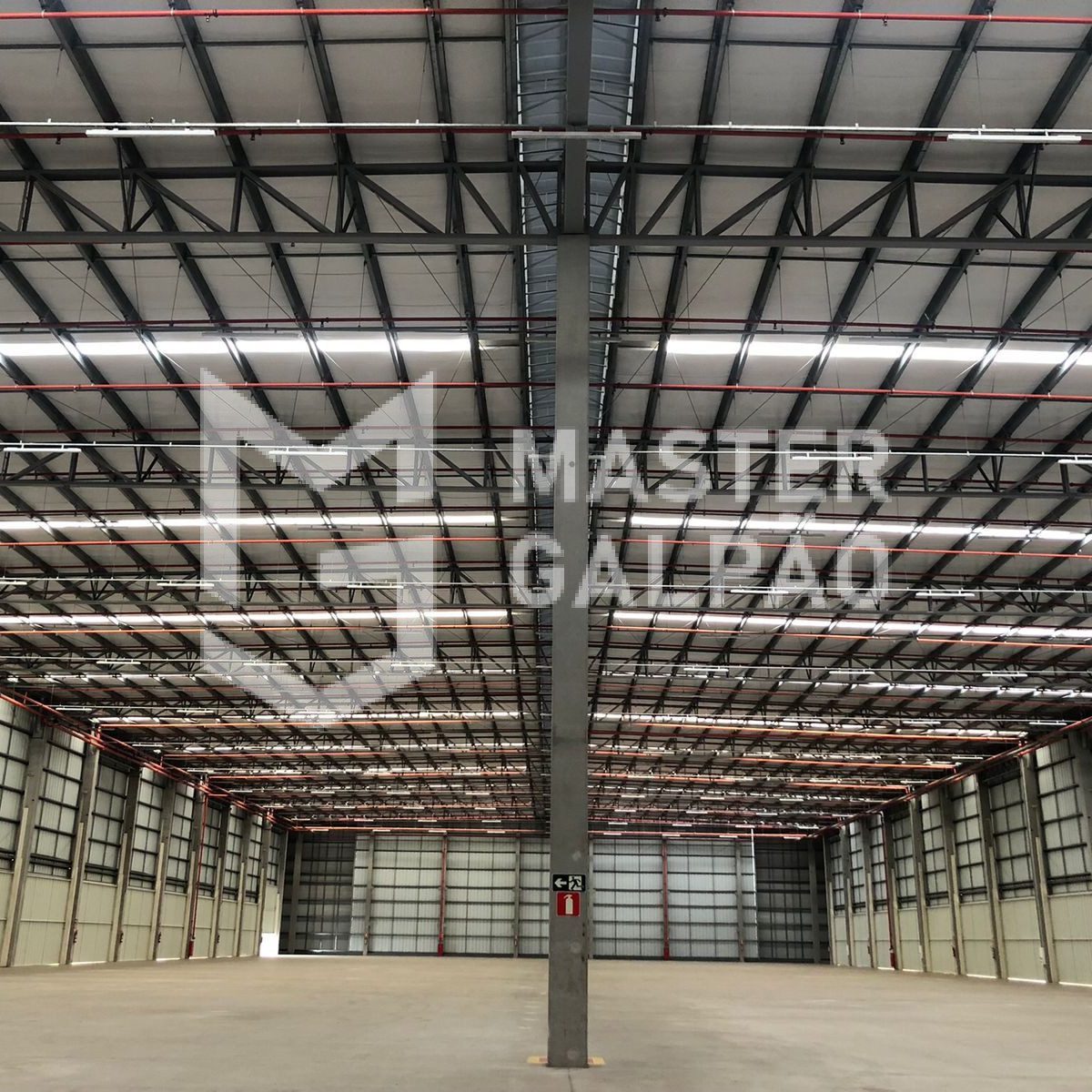Galpão de 9.568m² com 66 Docas