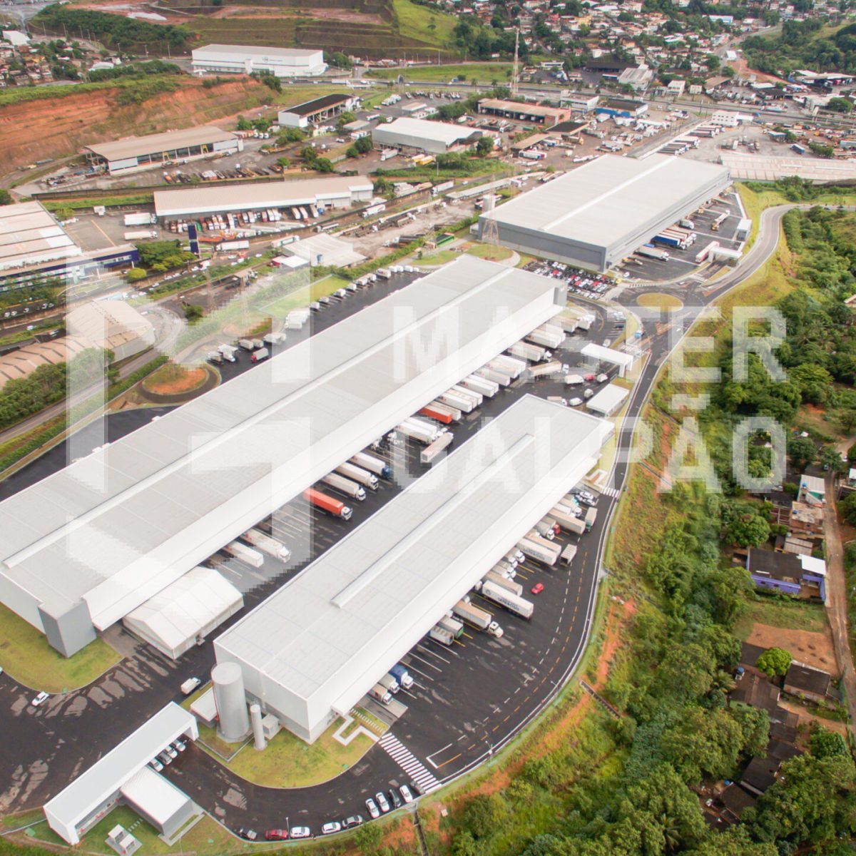 Galpão de 9.568m² com 66 Docas