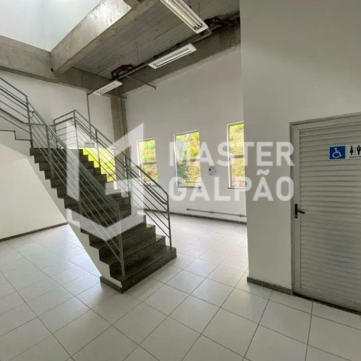Galpão Premium de 3.600m² com docas para Alugar