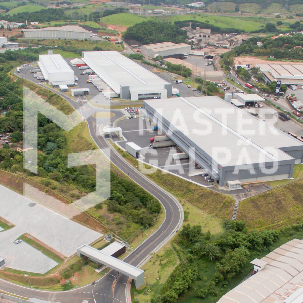 Galpão de 9.568m² com 66 Docas