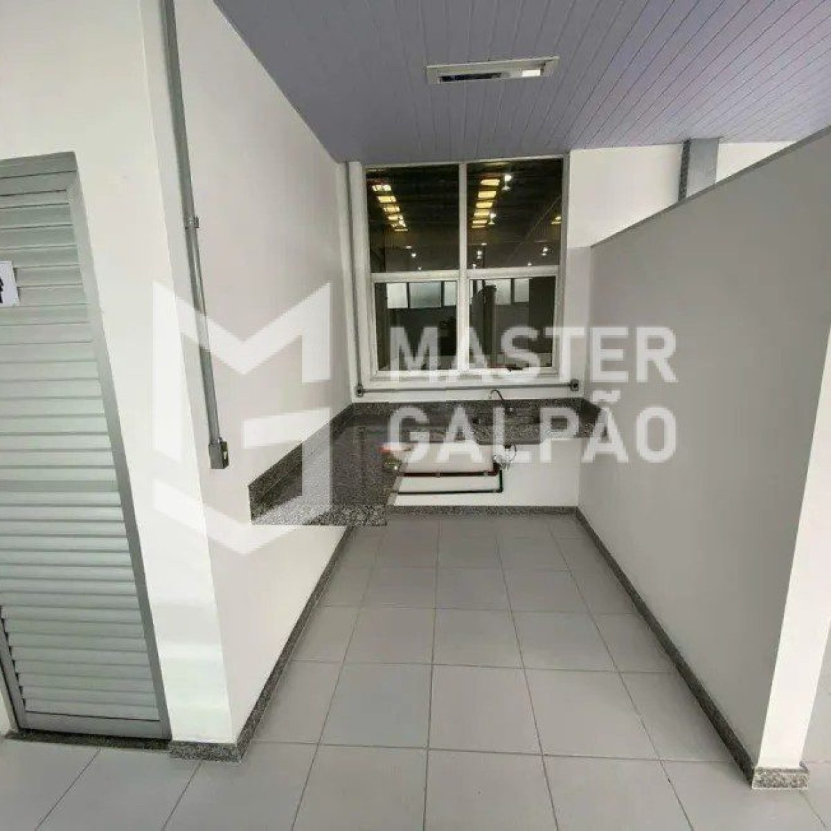 Galpão Premium de 3.600m² com docas para Alugar