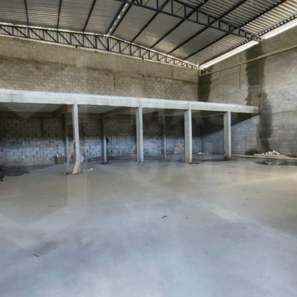 Galpão para Locação em Betim | 395 m² com 2 Portas