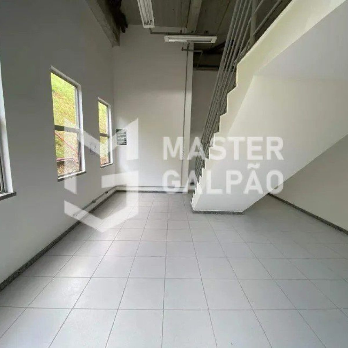 Galpão Premium de 3.600m² com docas para Alugar