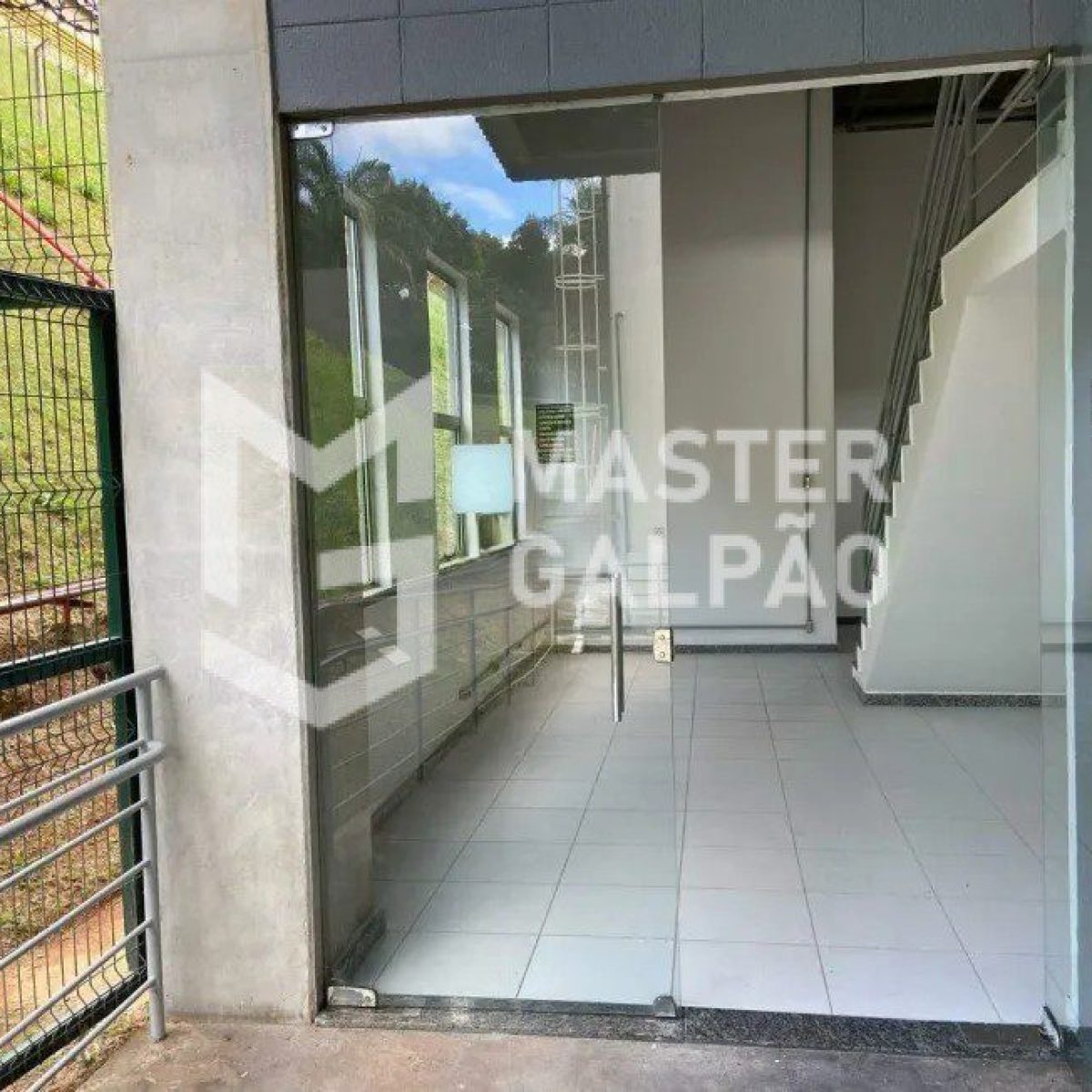 Galpão Premium de 3.600m² com docas para Alugar
