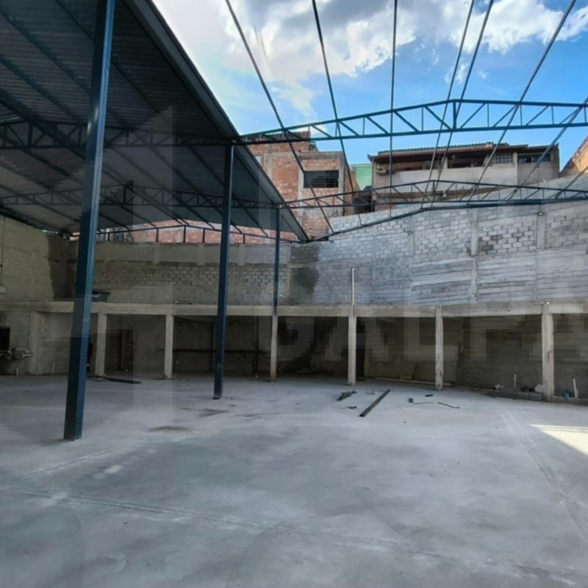 Galpão para Locação em Betim | 625 m² com 4 Portas Automáticas