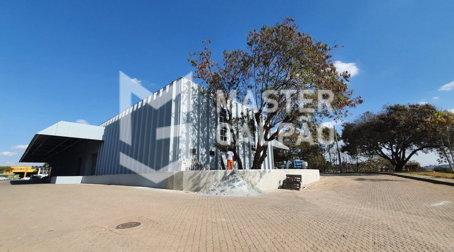 Galpão de 1.645m² com 12 Docas