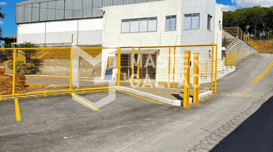 Galpão de 1.300m² + 3.500m² de Pátio