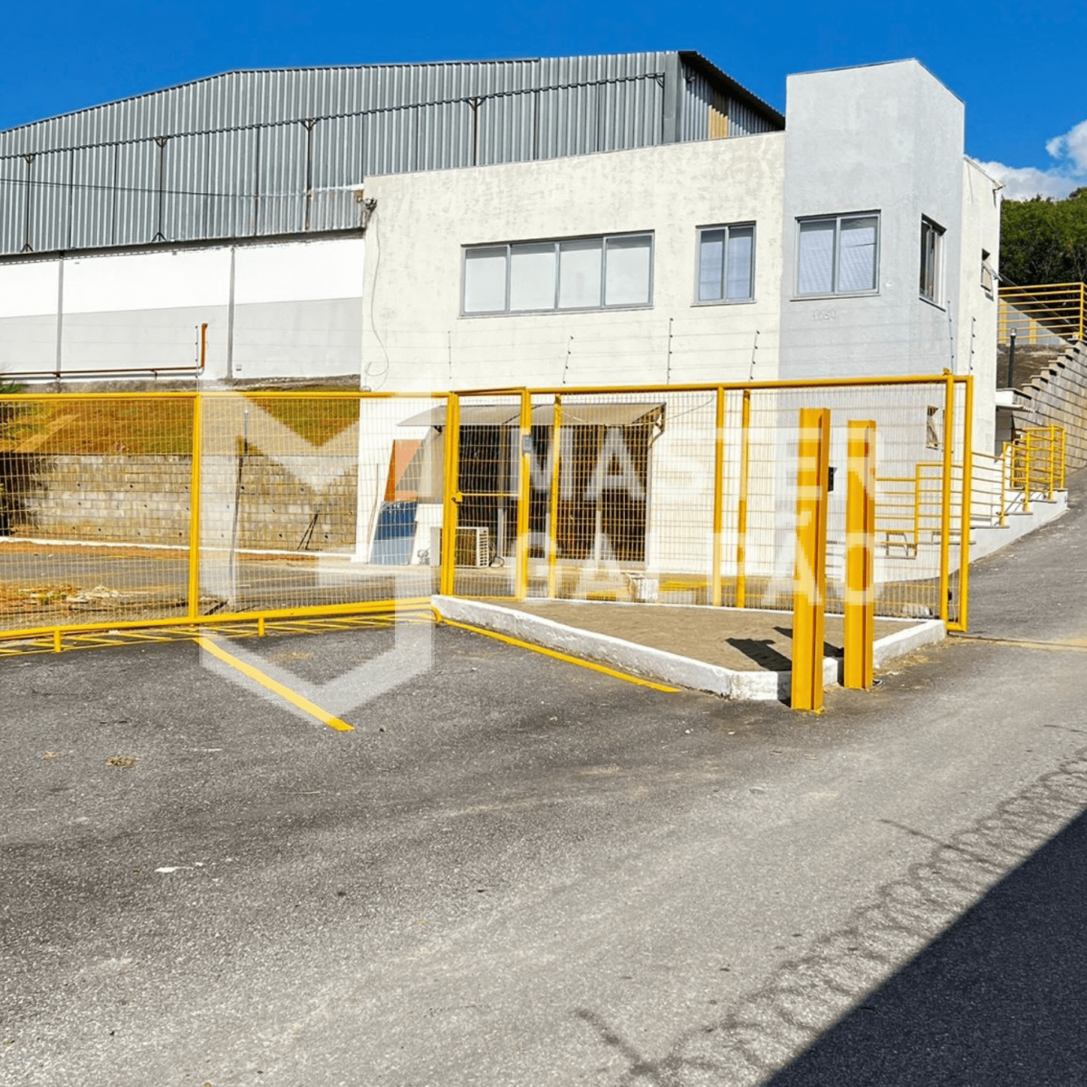 Galpão de 1.300m² + 3.500m² de Pátio