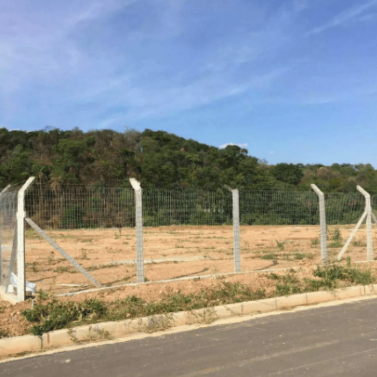 Área de 10.000m² Frente para BR-040