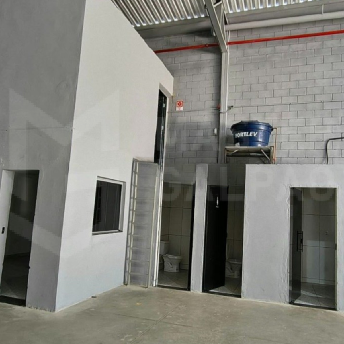Galpão para Locação em Betim | 360 m² com Portão Automático