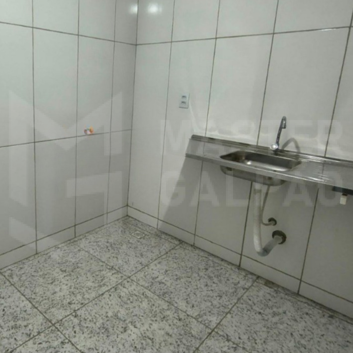 Galpão para Locação em Betim | 360 m² com Portão Automático