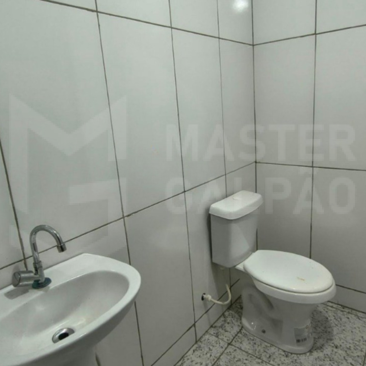 Galpão para Locação em Betim | 360 m² com Portão Automático