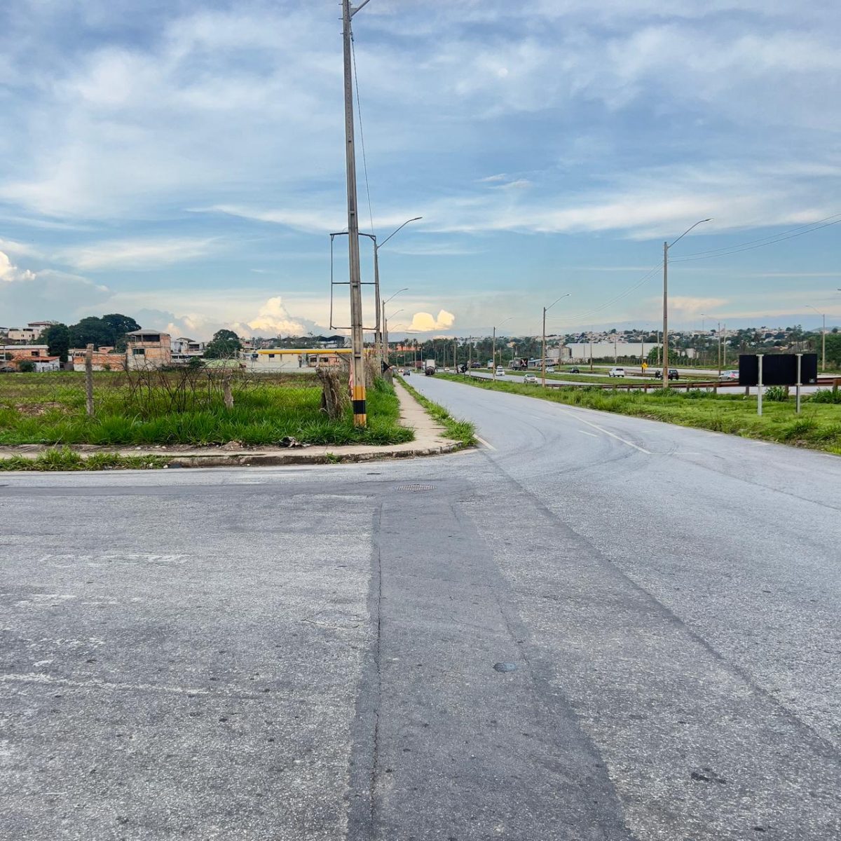 Terreno Industrial de 13.000m² à Venda – Margens da BR-262, Betim/MG