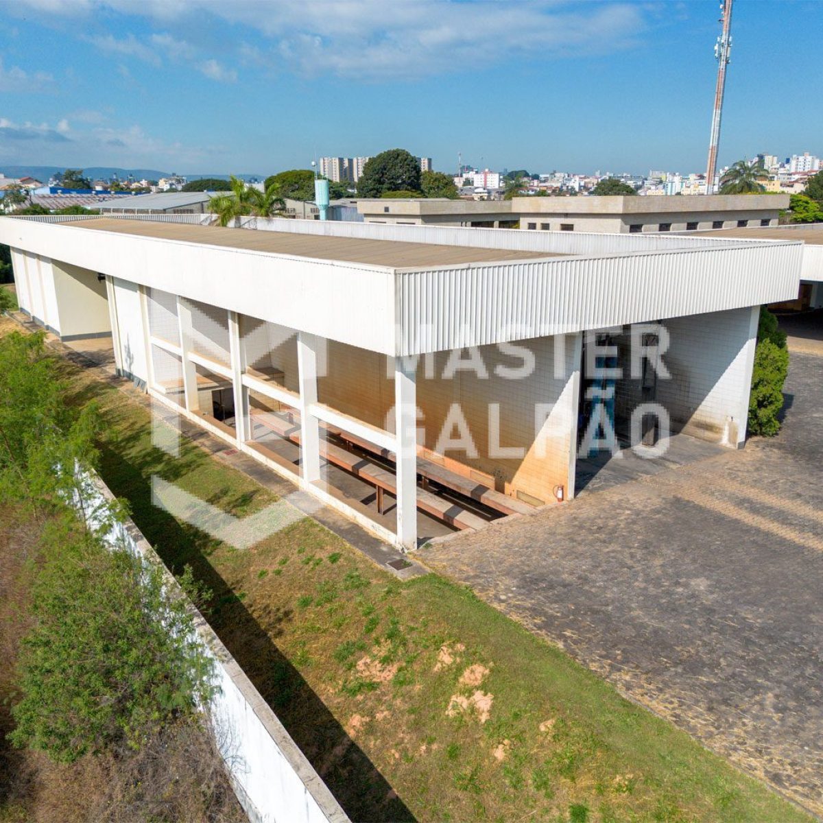 Complexo com 3 Galpões e 2 Prédios Administrativo