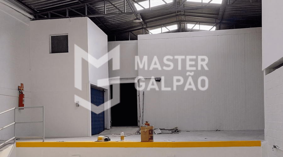 Galpão 700m² com 2 Câmaras Frias – Contagem