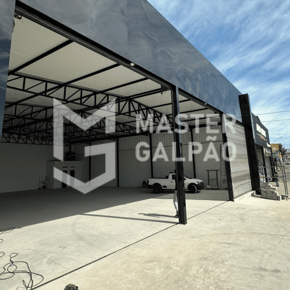 Galpão 400m² com Fachada Moderna – Tirol Barreiro