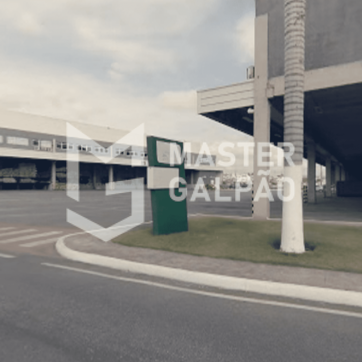 Galpão de 1.371m² com 3 Docas