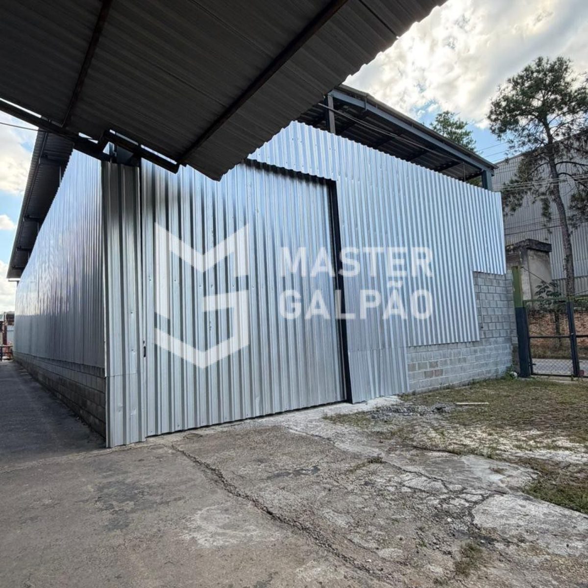 Galpão de 330m² | Carvalho de Brito – Santa Luzia/MG
