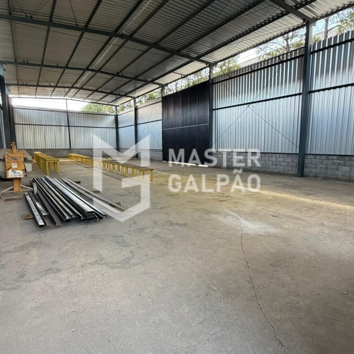Galpão de 330m² | Carvalho de Brito – Santa Luzia/MG