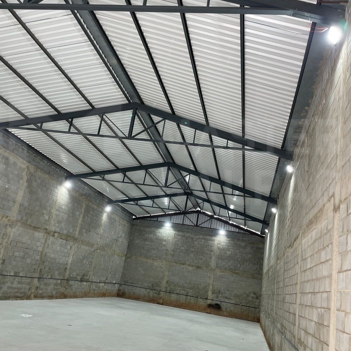 Galpão para Locação em Betim | 360 m² com Acesso para Carretas