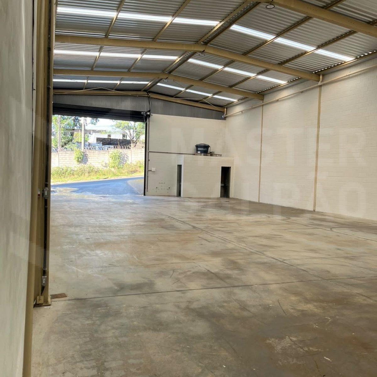 Galpão para Locação em Igarapé | 300 m² com Porão