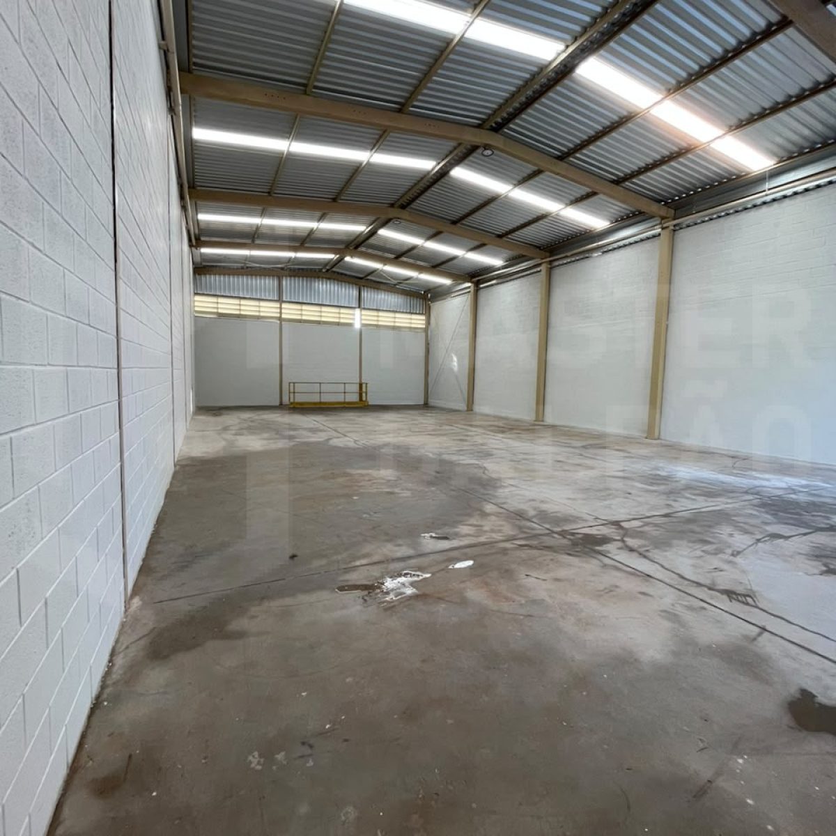 Galpão para Locação em Igarapé | 300 m² com Porão