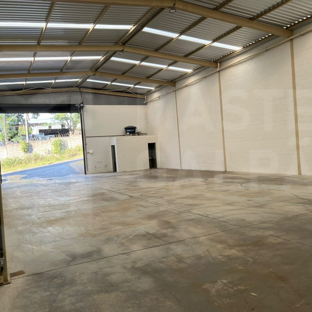 Galpão para Locação em Igarapé | 300 m² com Porão