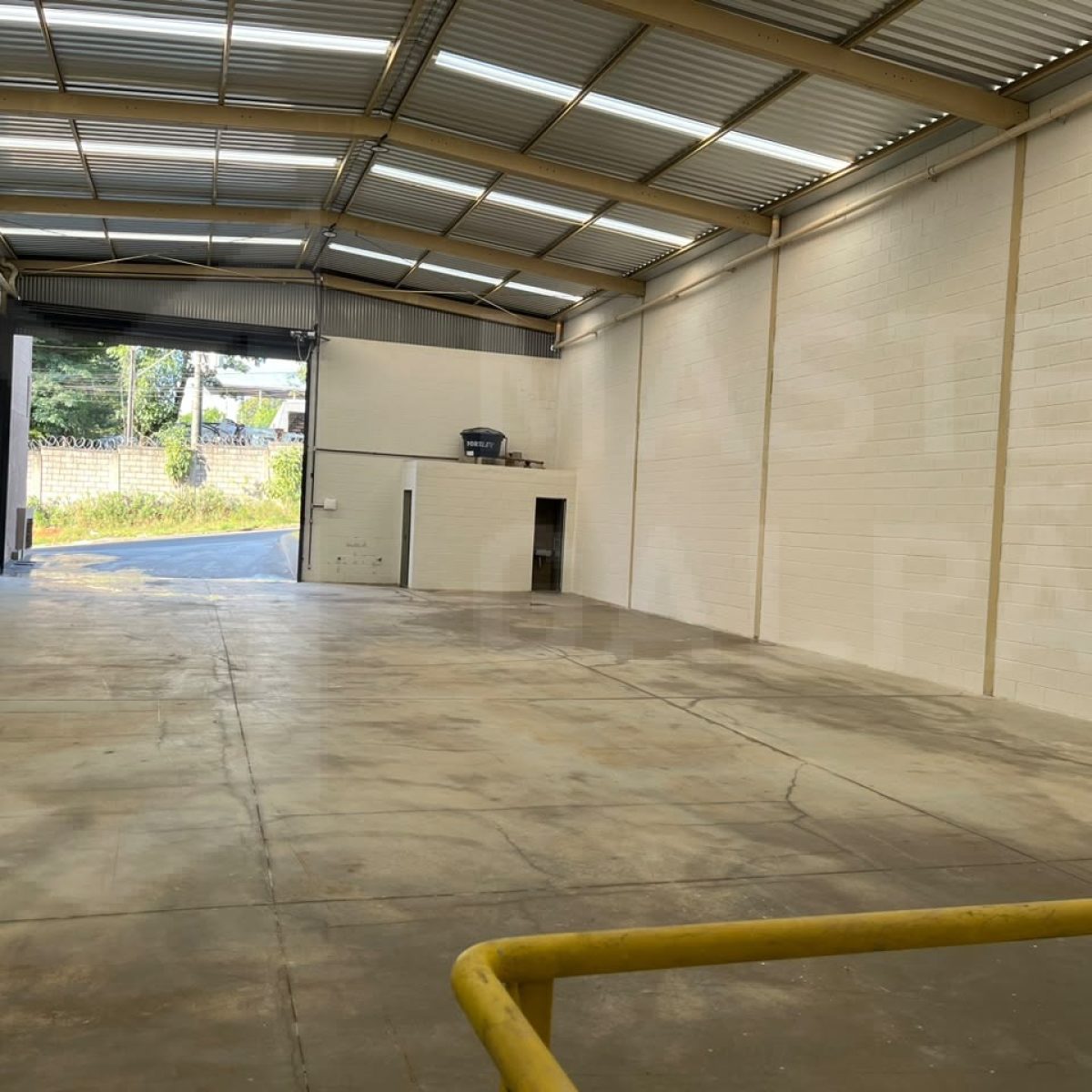 Galpão para Locação em Igarapé | 300 m² com Porão