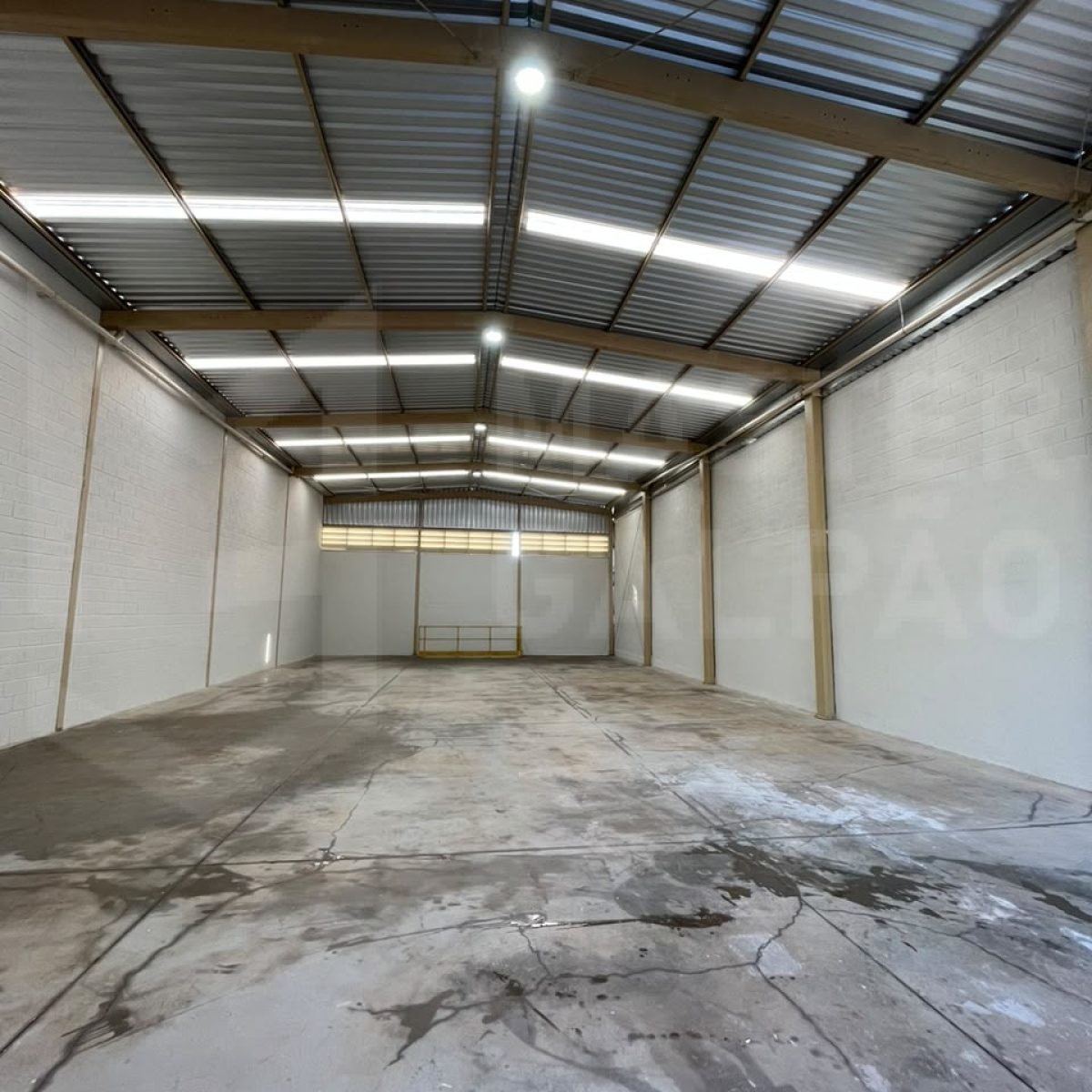 Galpão para Locação em Igarapé | 300 m² com Porão