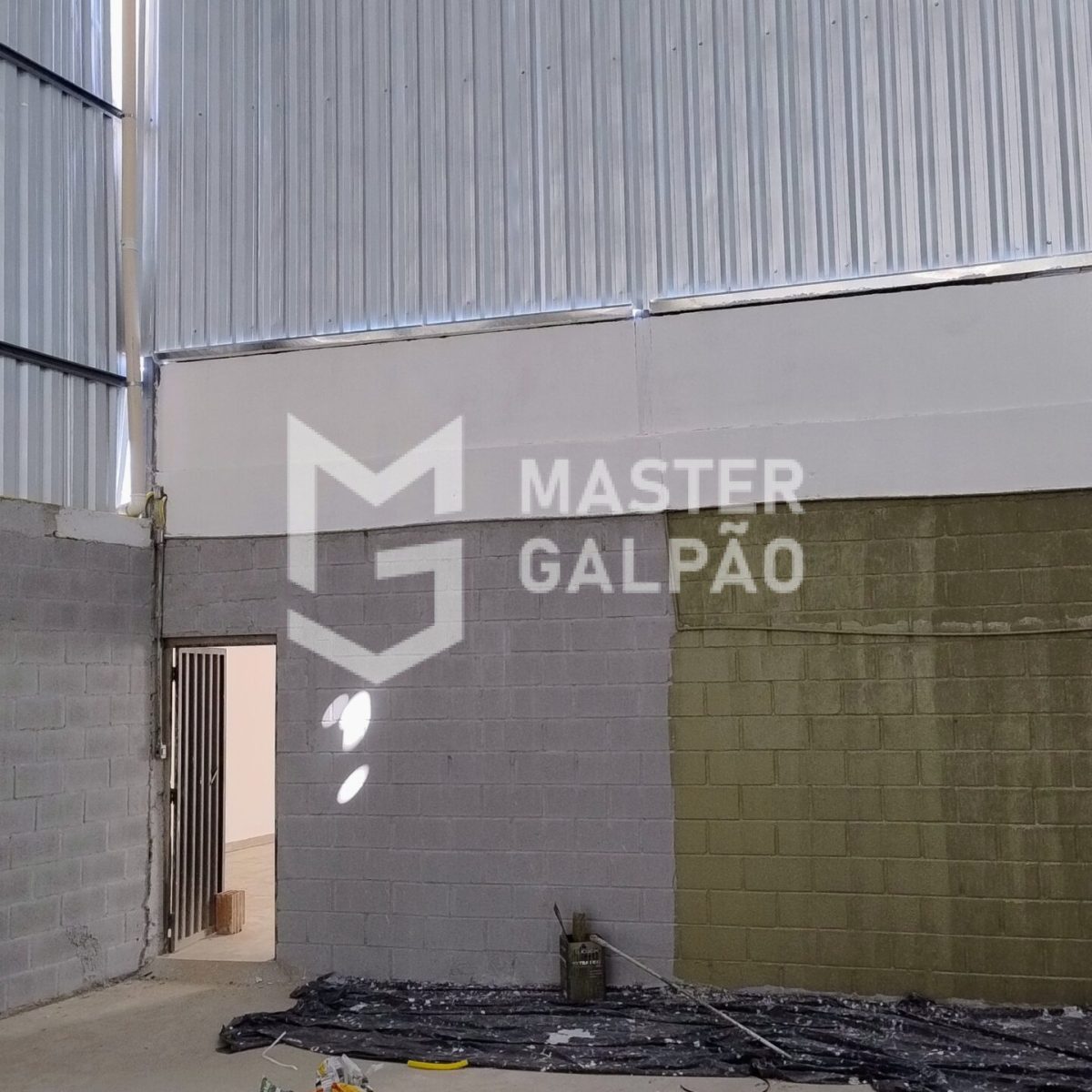 Galpão com pé-direito 10m e docas | Betim/MG