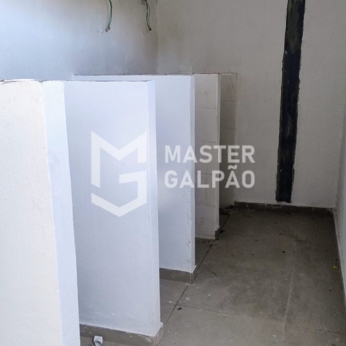Galpão com pé-direito 10m e docas | Betim/MG