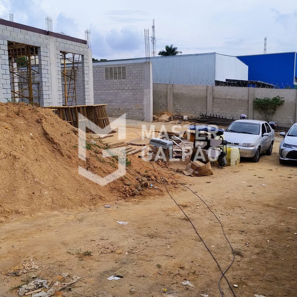 Galpão com 5 Docas e Pé‑Direito de 10m
