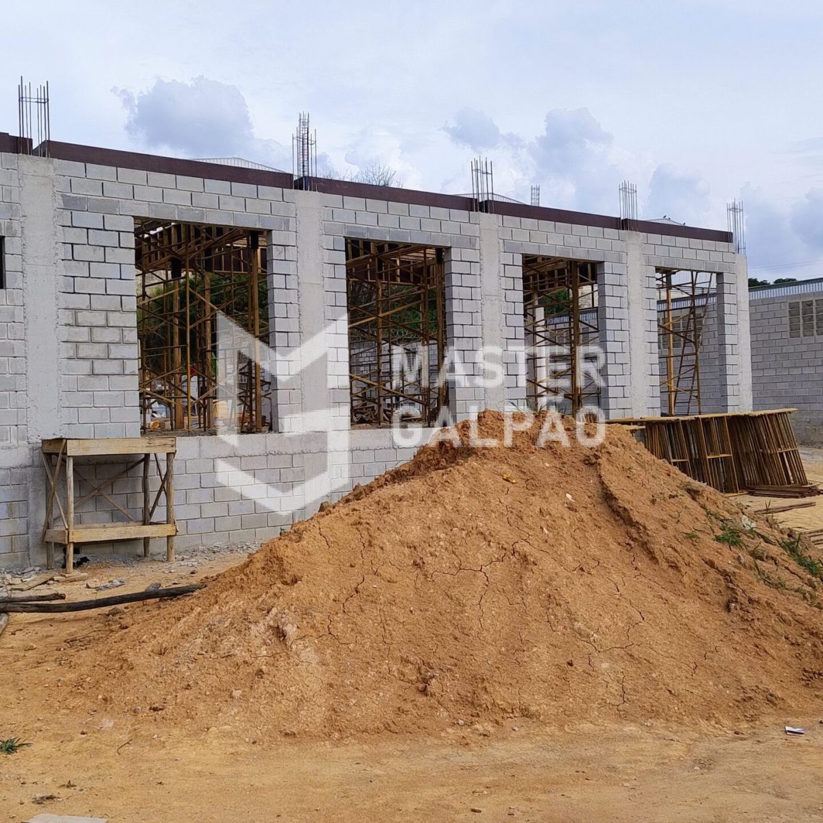Galpão com 5 Docas e Pé‑Direito de 10m