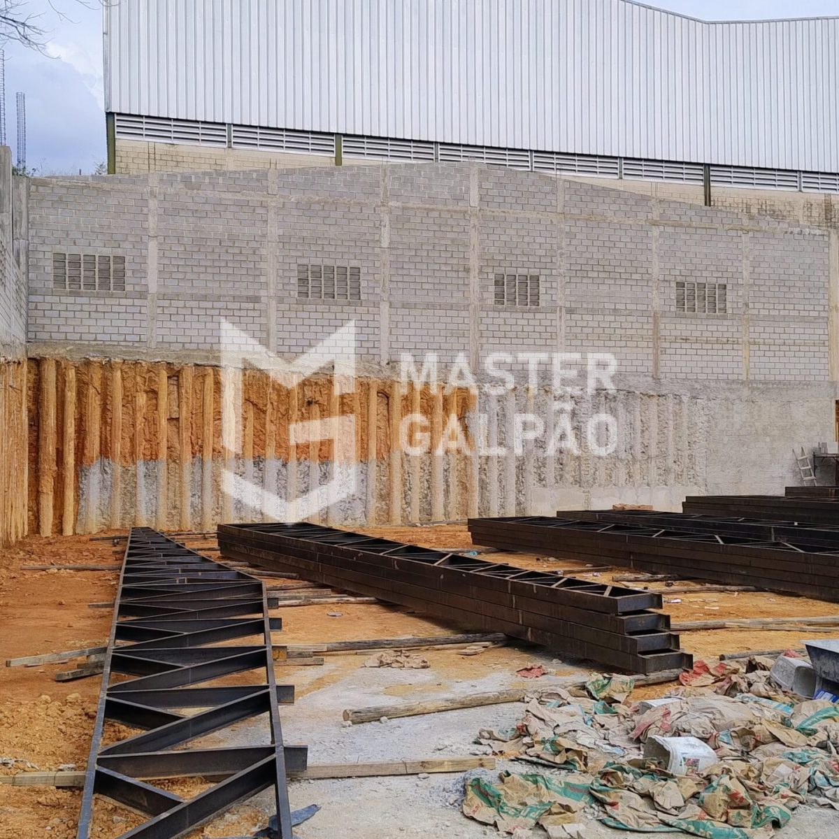 Galpão com 5 Docas e Pé‑Direito de 10m