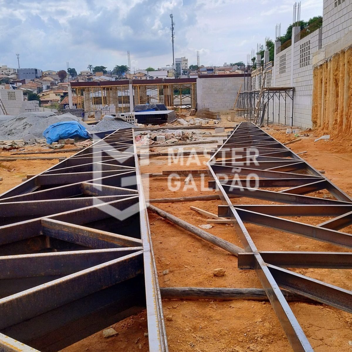 Galpão com 5 Docas e Pé‑Direito de 10m
