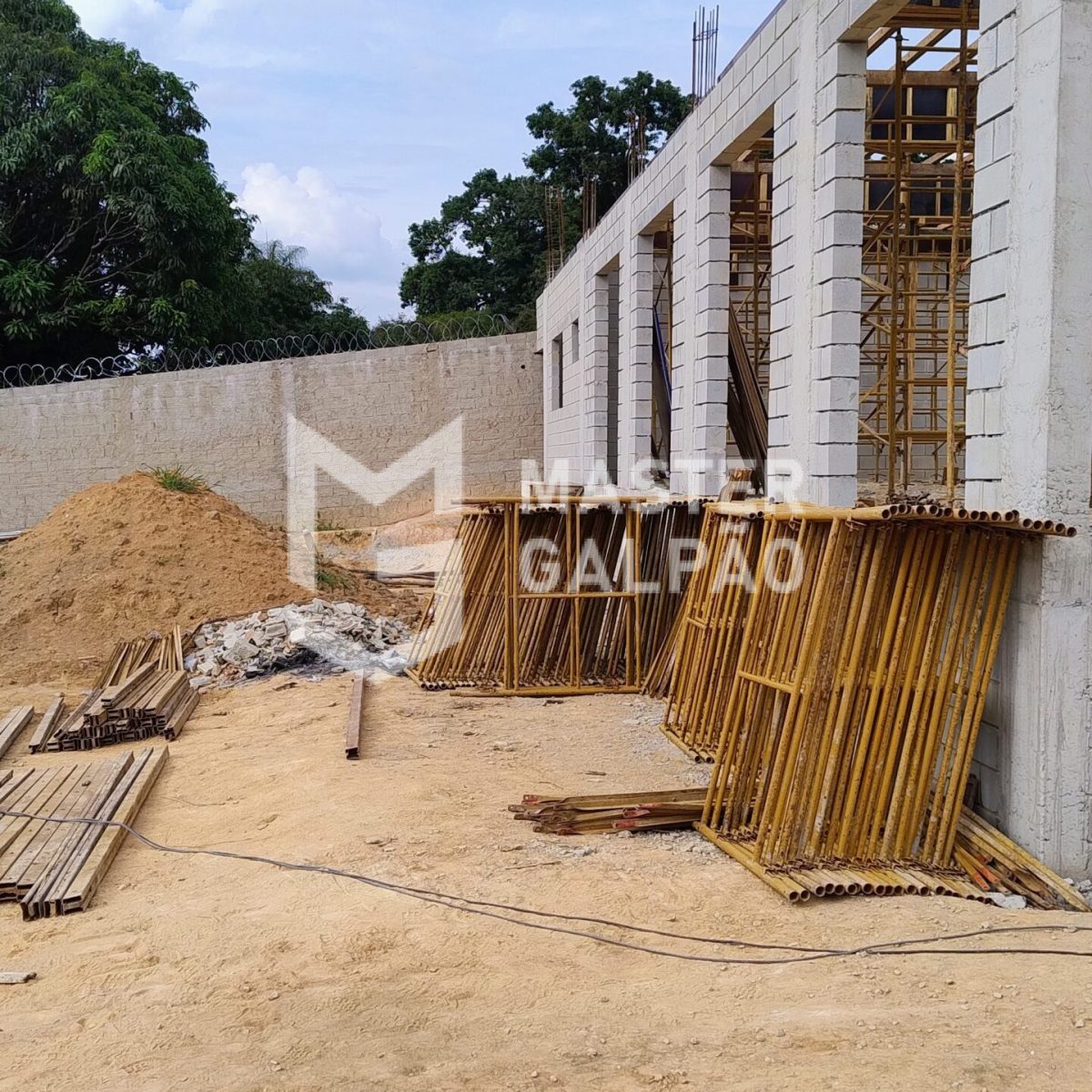 Galpão com 5 Docas e Pé‑Direito de 10m