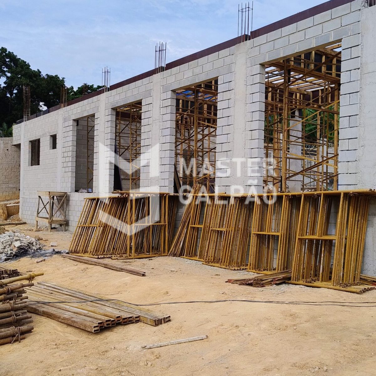 Galpão com 5 Docas e Pé‑Direito de 10m
