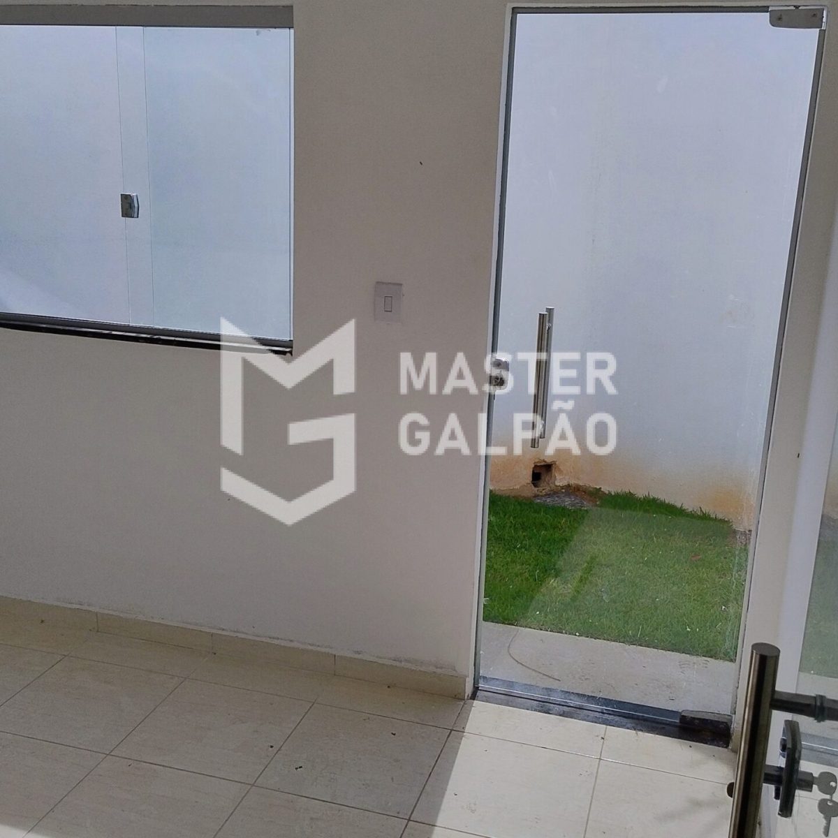 Galpão 380m² com Pé‑Direito de 6,7m