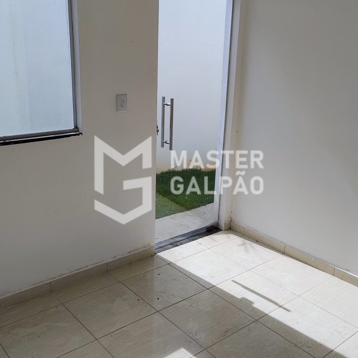 Galpão 380m² com Pé‑Direito de 6,7m