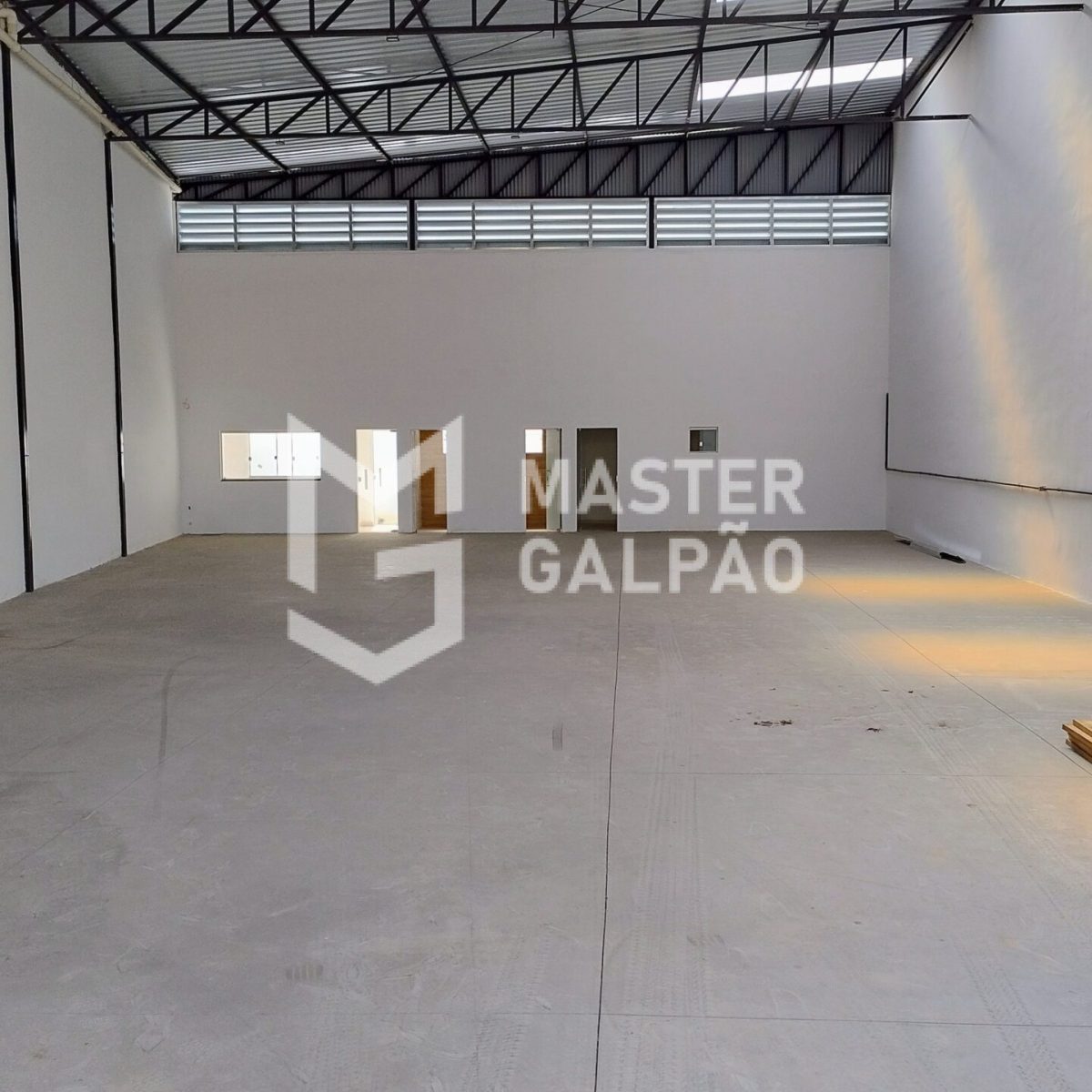 Galpão 380m² com Pé‑Direito de 6,7m